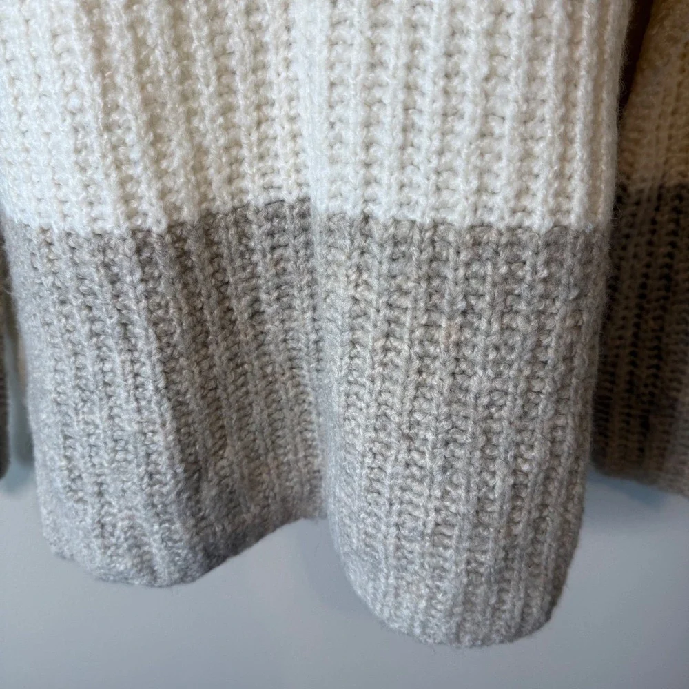 Abercrombie & Fitch Womens Colorblock Turtleneck Sweater Cream‎ Beige SmallNWT